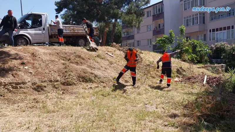Mudanya Şükrü Çavuş Mahallesinde geçtiğimiz 31 Mart yerel seçimlerinde güven tazeleyen Muhtar Şeref ŞAŞ bahar seferberliği başlattı.