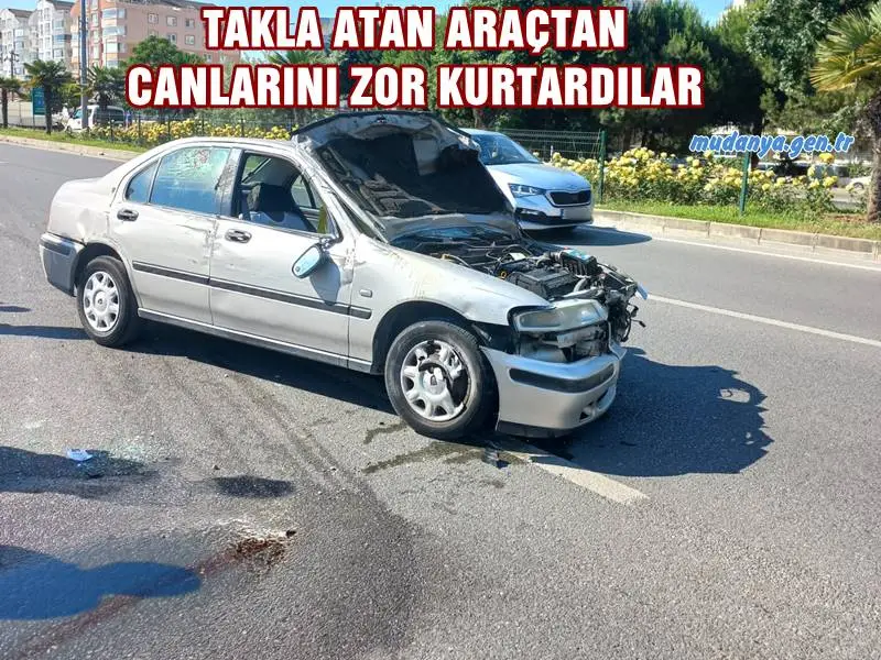 Mudanya'dan Bursa İstikametine giden otomobil sürücüsü direksiyon hakimiyetini kaybetmesi sonucu önce bariyerler sonra alt geçidin çatısına çarparak takla attı.