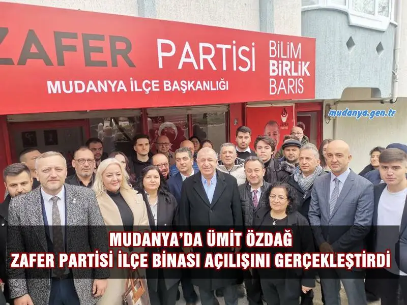 Zafer Partisi Genel Başkanı Ümit Özdağ partisinin Mudanya’da ilçe binasının açılış törenine katıldı. Mudanya’da Zafer Partisi İlçe parti binasının açılışı törenle gerçekleşti. Açılış töreninde kurdeleyi Genel Başkan Ümit Özdağ kesti.