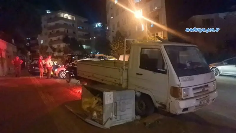 Mudanya zincirleme trafik kazası Hakan tamac cad Ömerbey Mahallesi, Şehit Hakan Tamaç Caddesi'nde meydana gelen zincirleme trafik kazası, bölge sakinlerini ve yetkilileri harekete geçirdi.