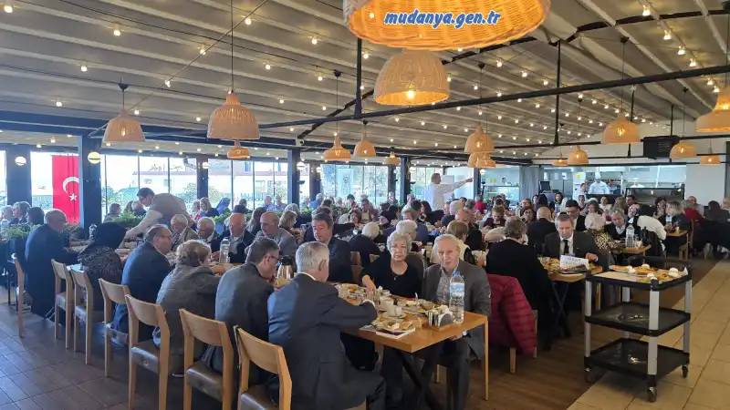 Atatürkçü Düşünce Derneği (ADD) Mudanya Şubesi, 24 Kasım Öğretmenler Günü dolayısıyla BURFAŞ İstasyon tesislerinde kahvaltı programı düzenledi.