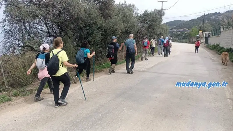 Mudanya’da doğaseverler, 18 Mart Şehitleri Anma Günü ve Çanakkale Deniz Zaferi’nin 110. yıl dönümü kapsamında düzenlenen doğa yürüyüşü etkinliğinde bir araya geldi.