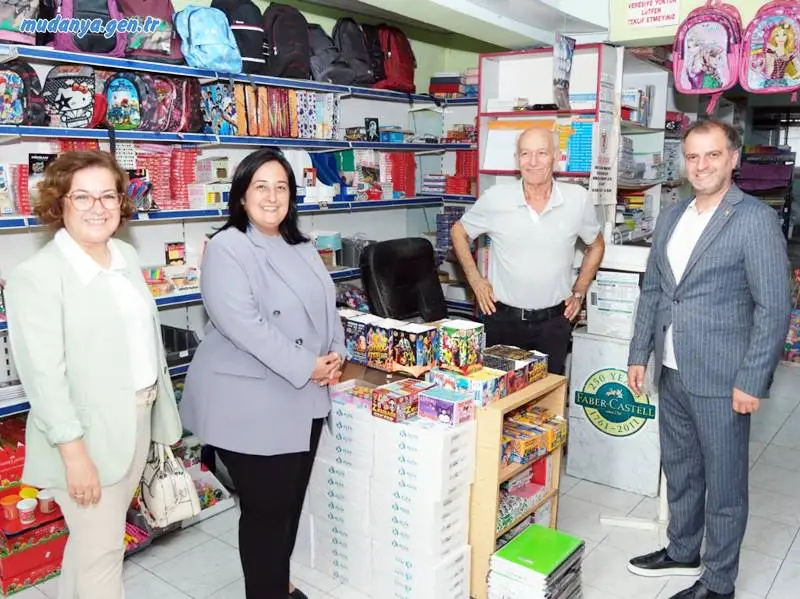 AK Parti Bursa İl Başkanlığı’nın koordinasyonunda yürütülen kapsamlı saha programı, Mudanya’da da yoğun tempoyla sürüyor. Bursa Milletvekili Emel Gözükara Durmaz, AK Parti Mudanya İlçe Başkanı Arif Bayrak ve ilçe teşkilatı üyeleri, vatandaşlarla birebir iletişim kurmak için ilçe genelinde sahaya indi.