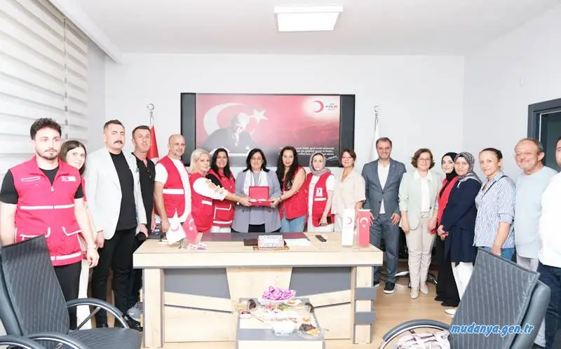 AK Parti Bursa İl Başkanlığı’nın koordinasyonunda yürütülen kapsamlı saha programı, Mudanya’da da yoğun tempoyla sürüyor. Bursa Milletvekili Emel Gözükara Durmaz, AK Parti Mudanya İlçe Başkanı Arif Bayrak ve ilçe teşkilatı üyeleri, vatandaşlarla birebir iletişim kurmak için ilçe genelinde sahaya indi.