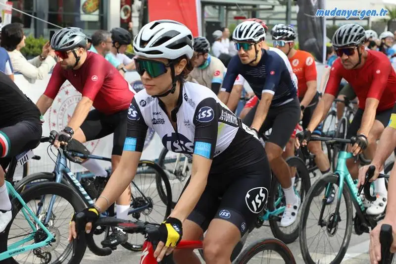 Bu yıl ikincisi düzenlenen Gran Fondo Bursa, Türkiye’nin dört bir yanından gelen 300’ü kadın toplam 750 bisiklet sporcusunun katılımıyla başladı.