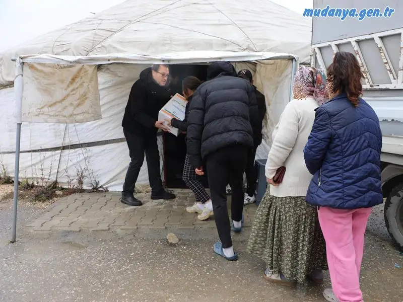 Mudanya Belediyesi, 6 Şubat depremlerinin yıl dönümünde acıları paylaşmak, dayanışmayı güçlendirmek ve depremzedelerin yanında olmak amacıyla Hatay’a yardım tırı gönderdi.