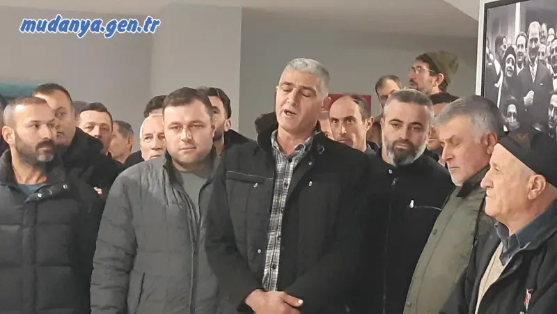 Mudanya- öfkeyi en sert sözlerle dile getiren isim ise Söğütpınar Mahalle Muhtarı Hüseyin Demirok oldu. Demirok, adeta belediyeye rest çekti: