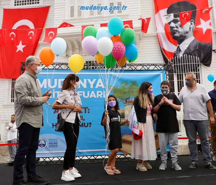 Mudanya Mütareke Meydanı’nda lösemiyi yenerek sağlığına kavuşan 11 yaşındaki Ali Demir Yakalı için duygusal bir kutlama yapıldı.