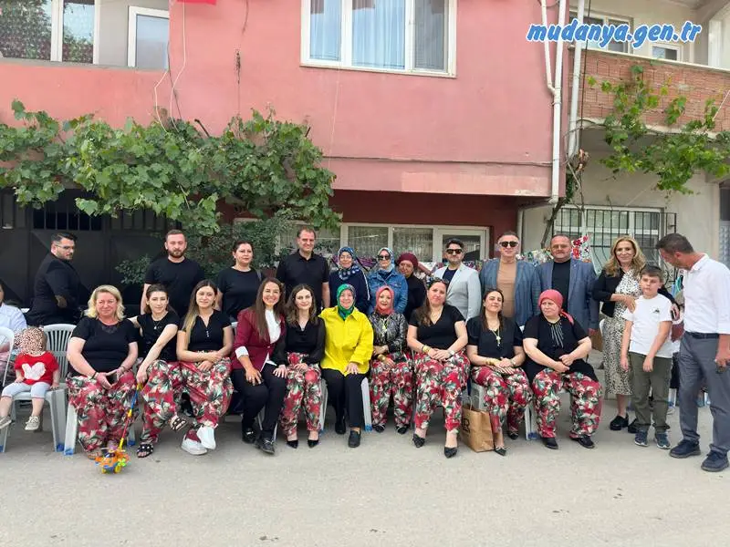 Programının devamında İpekyayla Mahallesi’ni ziyaret eden Gözgeç, burada da bölge halkıyla buluşarak yerel ihtiyaç ve beklentilere dair görüşmeler yaptı. Vatandaşların yoğun ilgisiyle karşılanan Gözgeç, birlik ve beraberlik vurgusu yaptı.