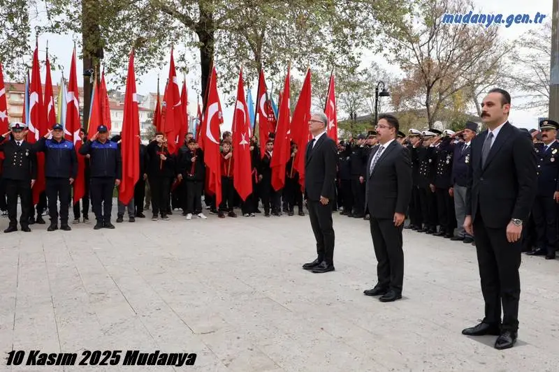 Mudanya - Türkiye Cumhuriyeti’nin kurucusu, büyük devlet adamı Gazi Mustafa Kemal Atatürk, ebediyete intikalinin 87. yılında Mudanya’da düzenlenen törenlerle anıldı.