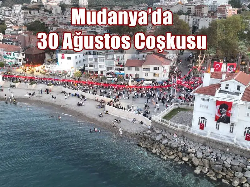 Mudanya’da 30 Ağustos Zafer Bayramı’nın 103. yılı, sabah erken saatlerden gece yarısına kadar süren coşkulu etkinliklerle kutlandı. Törenlere binlerce Mudanyalı katılırken, kortej yürüyüşü ve konserler ilçeyi bayram yerine çevirdi.