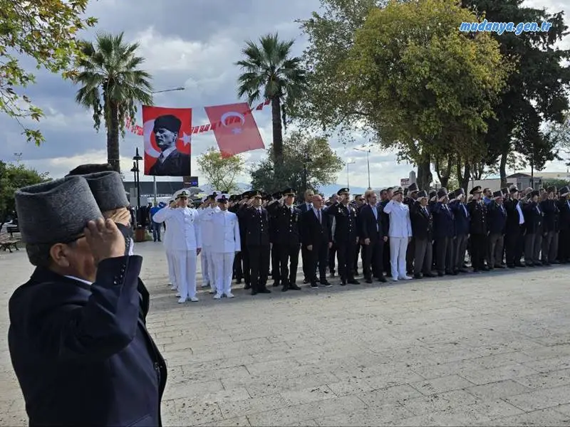 19 Eylül Gaziler Günü Çelenk sunumuyla başlayan programda konuşan Mudanya Muharip Gaziler Derneği Başkanı Hasan İbrahim Özyurtlu, gazilerin vatanın bağımsızlığının teminatı olduğunu belirterek, “19 Eylül, fedakâr gazilerimizin şeref ve kahramanlık günüdür” dedi.