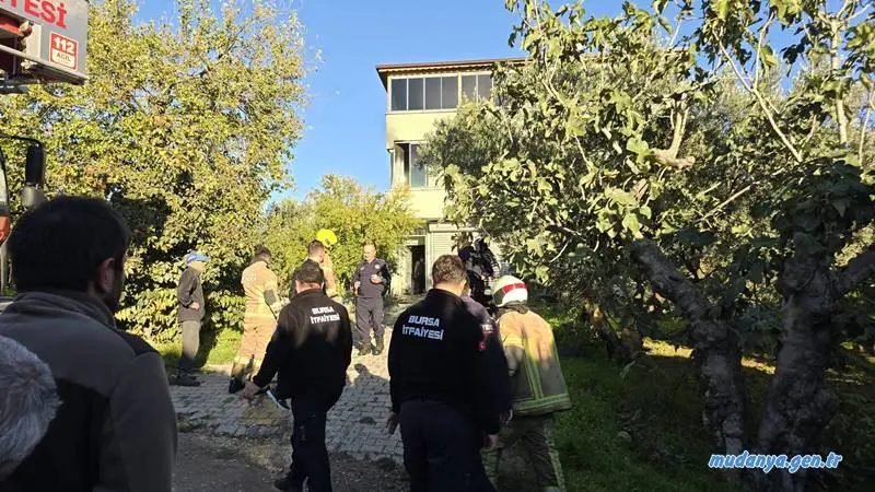 Mudanya'da Ev Yangını! 2 Kişi Dumandan Etkilendi, Hastaneye Kaldırıldı