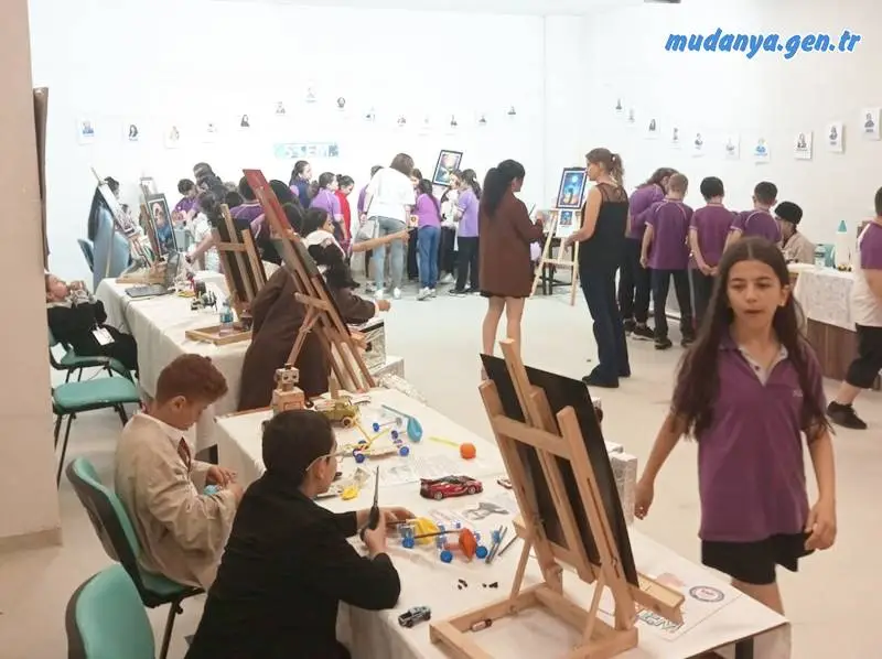 Şükrü Çavuş Sait Eroğlu İlkokulu'nun düzenlediği Mudanya’nın ilk STEM Fuarı, bilime ve teknolojiye meraklı öğrencilerin projeleriyle renkli anlara sahne oldu.