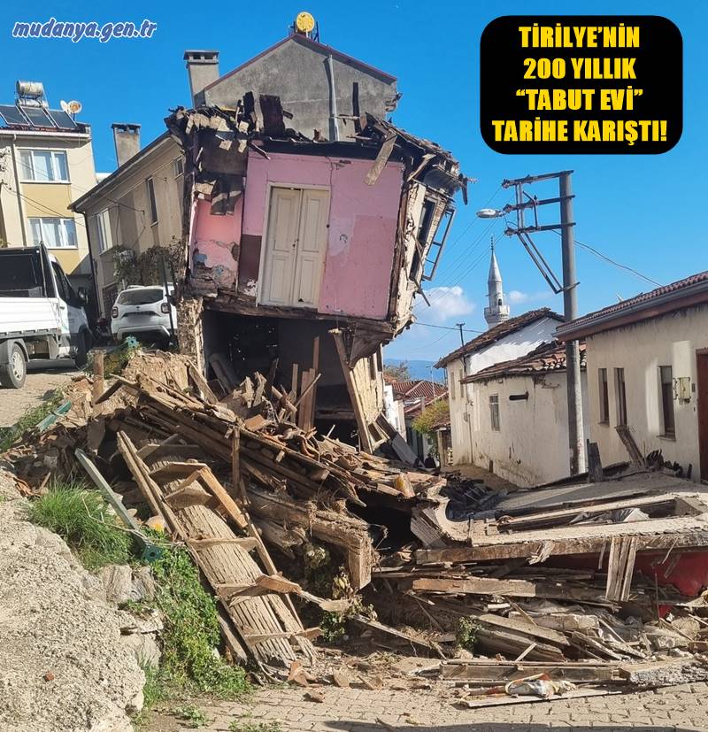 Mudanya’nın tarihi dokusuyla ünlü Tirilye Mahallesi, bugün simge yapılarından birini kaybetti. Yaklaşık 200 yıllık olduğu tahmin edilen “Tabut Ev”, öğle saatlerinde kendiliğinden yıkıldı.