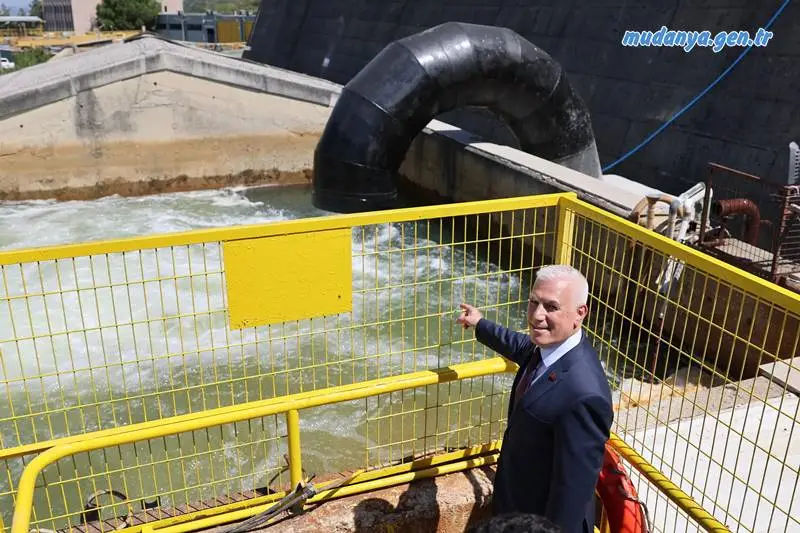 Çınarcık Baraj suyunun Bursa'ya ulaşması töreninde vana açılışında konuşan Başkan Bozbey, Bursa’nın geleceği adına çok önemli bir adım attıklarını söyledi. 