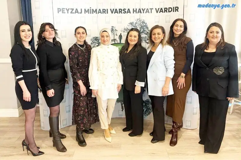 Peyzaj Mimarları Odası Bursa Şubesi, Ramazan’ın bereketini paylaştı ve yeşil Bursa için kararlılık mesajı verdi. Peyzaj Mimarları Odası Bursa Şubesi, 4. Dönem Yönetim Kurulu tarafından düzenlenen iftar yemeği, sektörün önemli isimlerinin katılımıyla gerçekleşti.