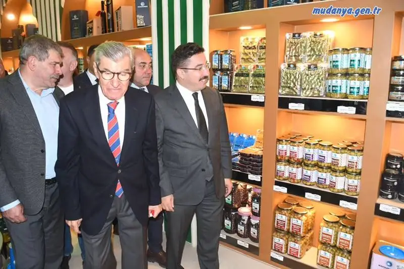 Açılış törenine katılan Mudanya Kaymakamı Ayhan Terzi, mağazanın kente önemli bir katkı sağlayacağını belirtti.