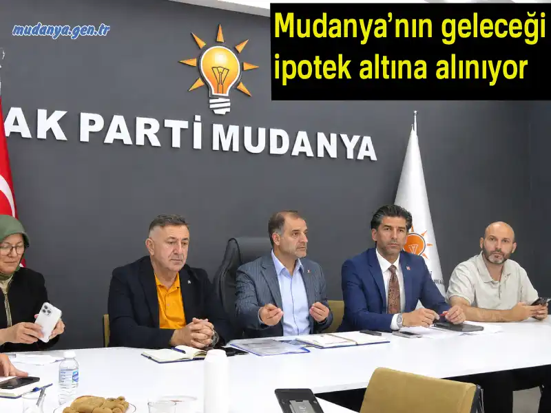 İlçe merkezinde yerel basın mensuplarıyla kahvaltıda bir araya gelen İlçe Başkanı Av. Arif Bayrak, “Mudanya’nın mevcut yönetim eliyle bakımsızlığa ve idari bir kaosa sürüklendiğini” belirten, “Mudanya’nın geleceği ipotek altına alınıyor” dedi.
