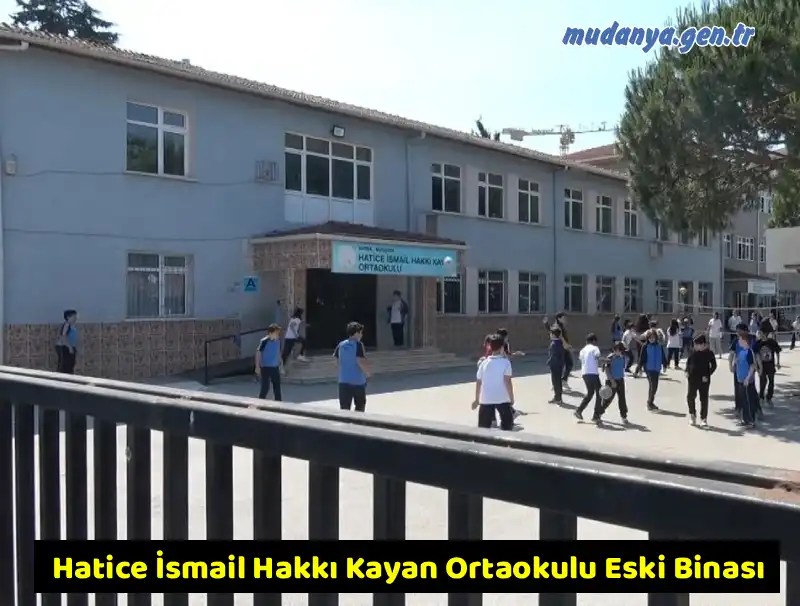 AK Parti Mudanya İlçe Başkanı Avukat Arif Bayrak, Hatice İsmail Hakkı Kayan Ortaokulu’nun 2026 yılı yatırım bütçesine alındığını açıkladı. Bayrak, 24 derslik olarak planlanan okulun tamamlanmasıyla birlikte 2027 yılında öğrencilerin modern, donanımlı ve güvenli bir eğitim ortamına kavuşacağını belirtti.