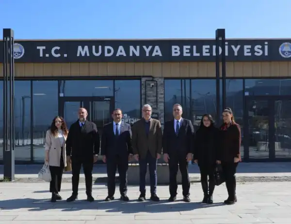 BBP Genel Başkan Yardımcısı Ekrem Alfatlı’dan yetki belgesini alarak Mudanya İlçe Başkanlığı görevine atanan Melek Karabay, ilçedeki mülki ve idari amirlere yönelik tanışma turuna çıktı.