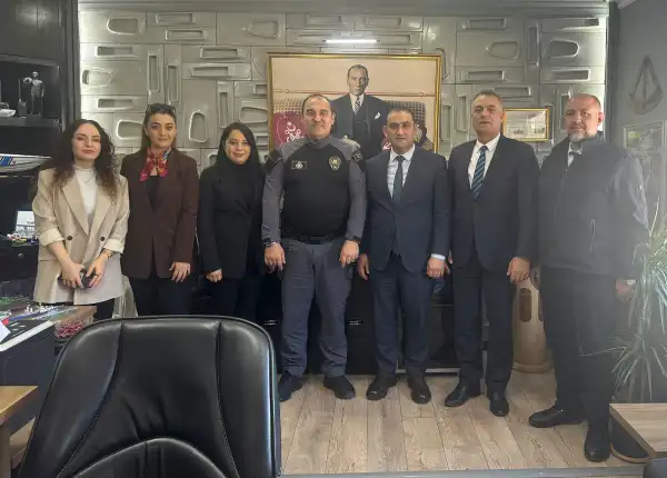 BBP Genel Başkan Yardımcısı Ekrem Alfatlı’dan yetki belgesini alarak Mudanya İlçe Başkanlığı görevine atanan Melek Karabay, ilçedeki mülki ve idari amirlere yönelik tanışma turuna çıktı.