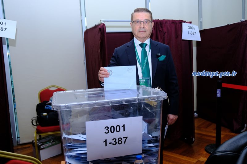 BESOB Mevcut başkanı Fahrettin Bilgit, kullanılan oyların 544’ünü alarak yeniden başkanlık koltuğuna oturdu. Erdal Çelebi 141, Sadi Aydın ise 44 oyda kaldı. 3 Mayıs 2026 Bursa