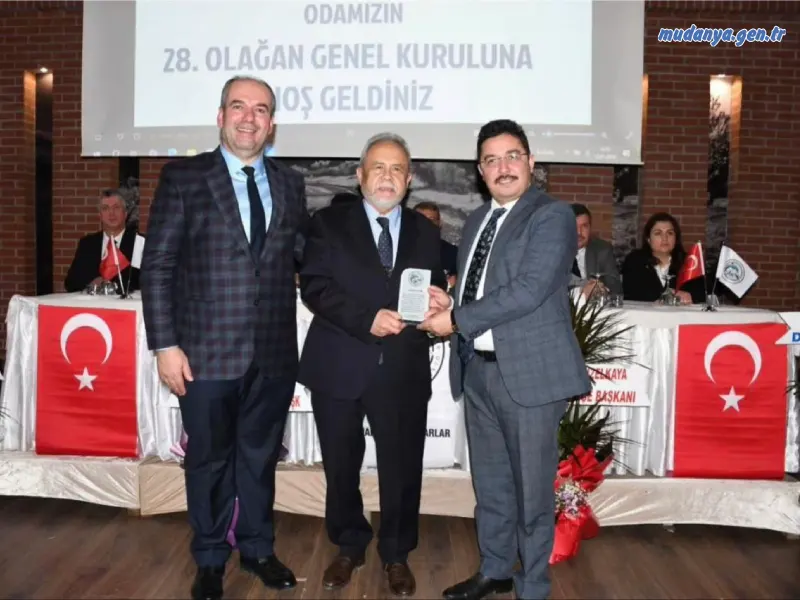 Mudanya Esnaf ve Sanatkarlar Odası Başkanlığı görevini 2022 yılından bu yana sürdüren Ertan Abdulazizoğlu, tek aday olarak girdiği seçimde esnafın yoğun desteğini alarak 4 yıllığına yeniden başkan seçildi.