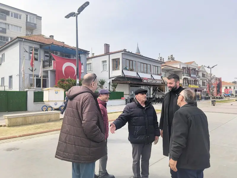 İYİ Parti Mudanya İlçe Başkanlığı, 18 Mart Çanakkale Deniz Zaferi ve Şehitleri Anma Günü’nde vatandaşlara Türk bayrağının kutsal renklerini ve simgelerini taşıyan anlamlı hediyeler takdim etti. 