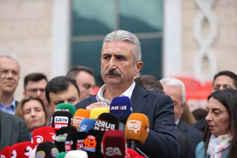 Bursa Büyükşehir Belediye Başkanı Mustafa Bozbey’in gözaltına alınmasının ardından CHP Bursa İl Başkanlığı’ndan jet hızıyla açıklama geldi.