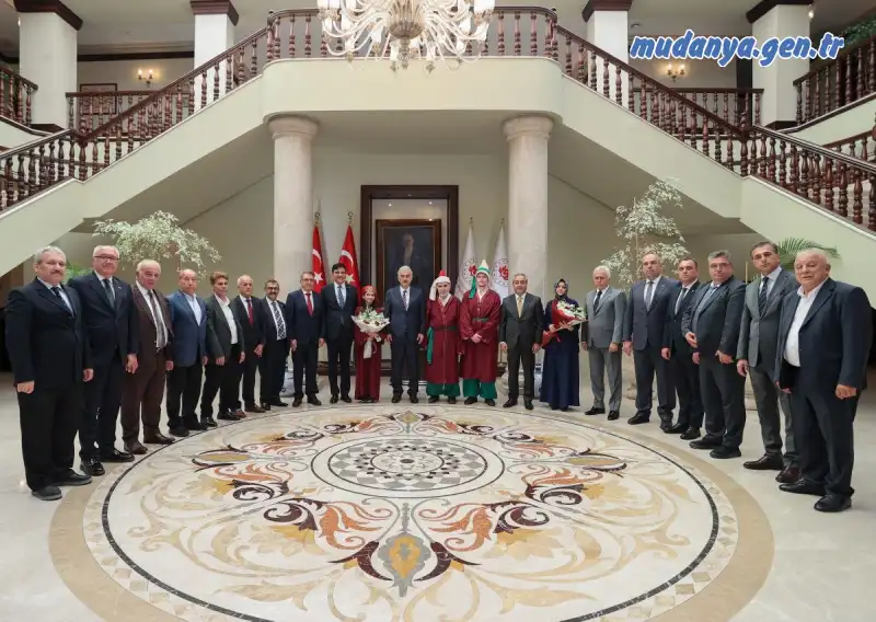 Bursa’da Ahilik Haftası etkinlikleri kapsamında gerçekleştirilen değerlendirmede, 2026 yılının Bursa Ahisi Mudanya’dan seçildi. Mudanya Esnaf ve Sanatkârlar Odası üyesi Nurettin Tül, Bursa’nın 2026 Yılın Ahisi unvanına layık görüldü.