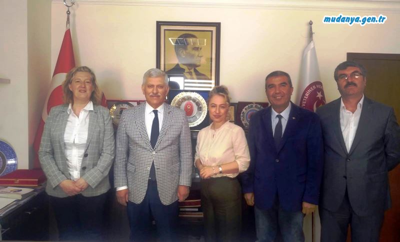 Türk Veteriner Hekimler Birliği (TVHB) Merkez Konseyi Başkanı Ali Eroğlu, Veteriner Otoritesi merkez ve taşra teşkilatlarının yeniden kurulması ve yetkilendirilmesinin, başta zoonoz hastalıklarla etkin mücadele olmak üzere hayvancılık sektörünün gelişimine büyük katkı sağlayacağını söyledi.