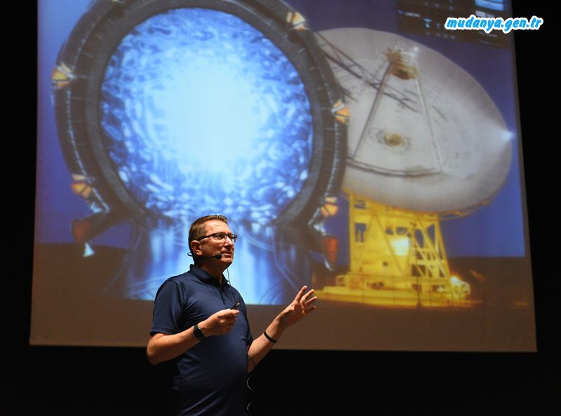 Amerikan Ulusal Havacılık ve Uzay Dairesi (NASA)’da görev yapan Astrofizikçi Dr. Umut Yıldız, Merinos Atatürk Kongre ve Kültür Merkezi’nde gençlere bir araya geldi. 