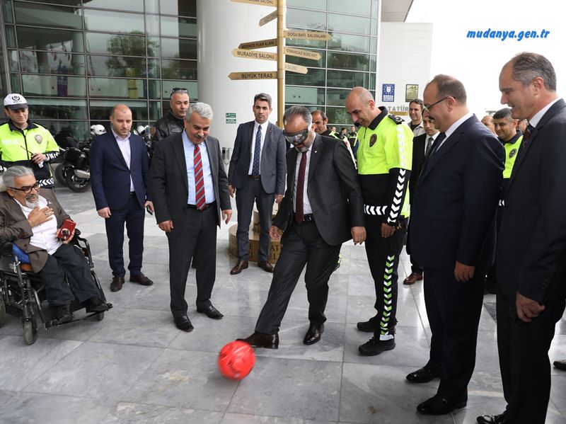 Alinur Aktaş " Toplu Taşıma Araçlarını Kullanalım "