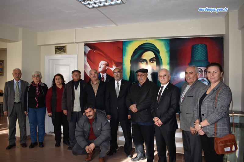 Milliyetçi Hareket Partisi (MHP) Mudanya İlçe Teşkilatı adına Belediye Meclis Üyesi ve Grup Sözcüsü Bülent Erden ile MHP Mudanya Kadın Kolları Başkanı İlknur Bakar Alevi Kültür Derneği’ni ziyaret etti. Cemevi konusunda görüş alışverişinde bulunan Erden, konunun takipcisi olacağını söyledi.