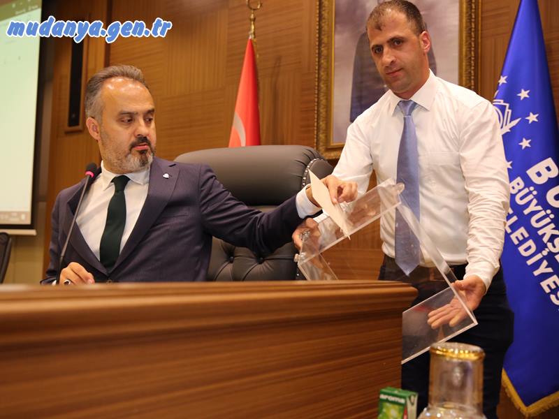 31 Mart yerel seçimlerinin ardından Bursa Büyükşehir Belediye Meclisi Başkan Alinur Aktaş başkanlığında ilk kez toplandı.