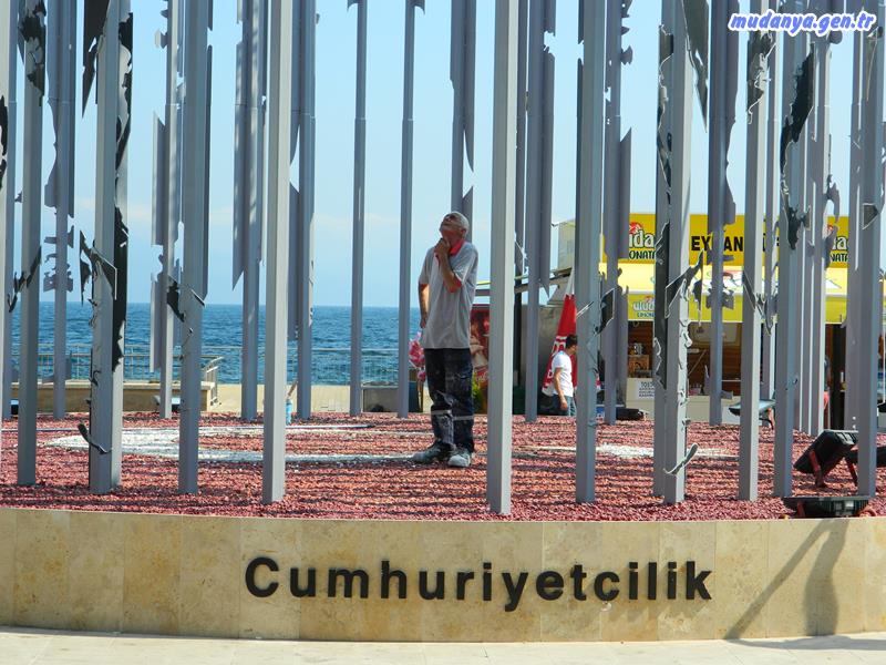 Mudanya Atatürk Parkındaki Atatürk Siluetine Bakım Yapıldı.