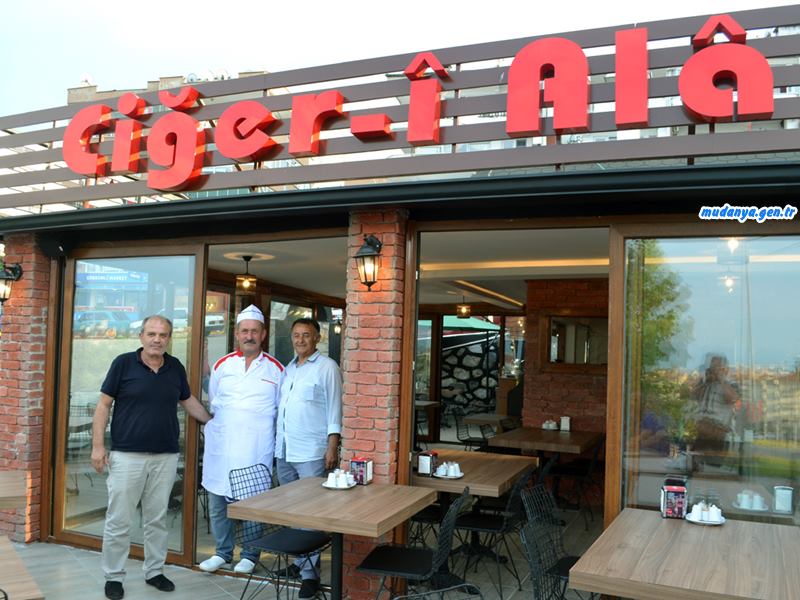 Mudanya Bursa Asfaltı üzeri Güzelyalı Kavşağı, Yeni Mahalle girişinde yeni lezzet noktası Ciğer-î Alâ, Edirne usulü ve Ciğer şiş enfes tatlar sunuyor.