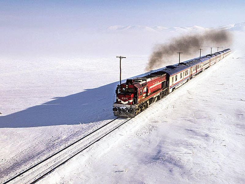 Ulaştırma ve Altyapı Bakanlığı, yeni turistik Doğu Ekspresi'nin bilet fiyatlarını açıkladı. Turistik Doğu Ekspresi'nin biletleri satışa sunuldu. İlk seferini 29 Mayıs'ta saat 20.00'da Ankara'dan Kars'a yapacak.