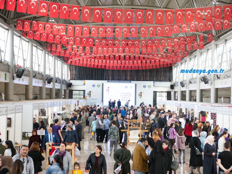 Büyükşehir Belediyesi’nin destekleriyle Bursa Kent Konseyi tarafından organize edilen, Kültür ve Turizm Bakanlığı’nın da desteklediği 4. Bursa Geleneksel El Sanatları Festivali, 6 misafir ülke, 48 şehirden 124 sanatçıyı Bursa’da buluşturdu.