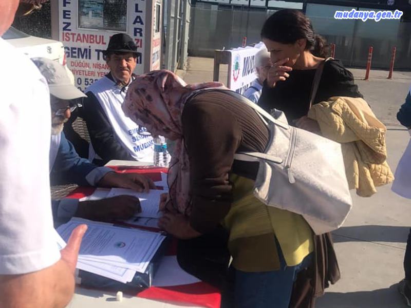 Bursa Büyükşehir Belediyesi ve ulaşım şirketi olan Burulaş'ın Aile ve Sosyal politikalar Bakanlığının, Ücretsiz ve indirimli seyahat kartı yönetmeliğinin 5.maddesine aykırı davrandığını iddia eden Tüm Emekli Sen Mudanya Şubesi, 65 yaş üstü vatandaşlarımıza ücretli ve kısıtlı Bukart uygulamasına Mudanya'nın çeşitli noktalarında açtıkları imza kampanyası masasıyla tepki gösterdi.