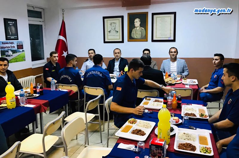 Kaymakam Faik Oktay Sözer Mehmetçik İle İftarda Buluştu