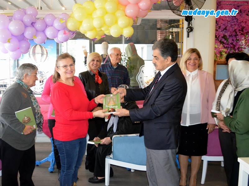Mudanya Giritliler ve Yanyalılar Kültür ve Dayanışma Derneği  (Girityalılar) Başkanı Zehranur Biricik yaptığı açılış konuşmasında, Giritlilerin yemek kültüründen bahsederek, yayınlanan kitapta Girit kültürü yemek tariflerine yer verdiği için emeği geçenlere teşekkür etti.
