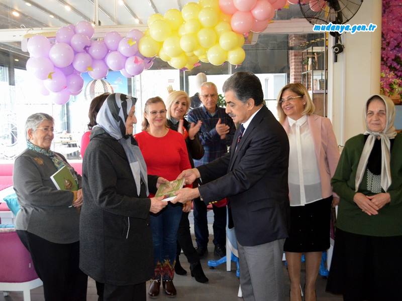 Mudanya Giritliler ve Yanyalılar Kültür ve Dayanışma Derneği  (Girityalılar) Başkanı Zehranur Biricik yaptığı açılış konuşmasında, Giritlilerin yemek kültüründen bahsederek, yayınlanan kitapta Girit kültürü yemek tariflerine yer verdiği için emeği geçenlere teşekkür etti.