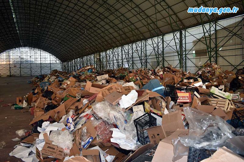 Mudanya Belediye Meclis kararı ile yenisi yapılmadan kapatılan ilçenin tek Kapalı Pazar Yeri ile ilgili olarak Milliyetçi Hareket Partisi (MHP) Mudanya Belediye Meclis Üyesi ve Grup Sözcüsü Bülent Erden, sosyal medya'da yaptığı paylaşım Mudanya'da şok etkisi oluşturdu.