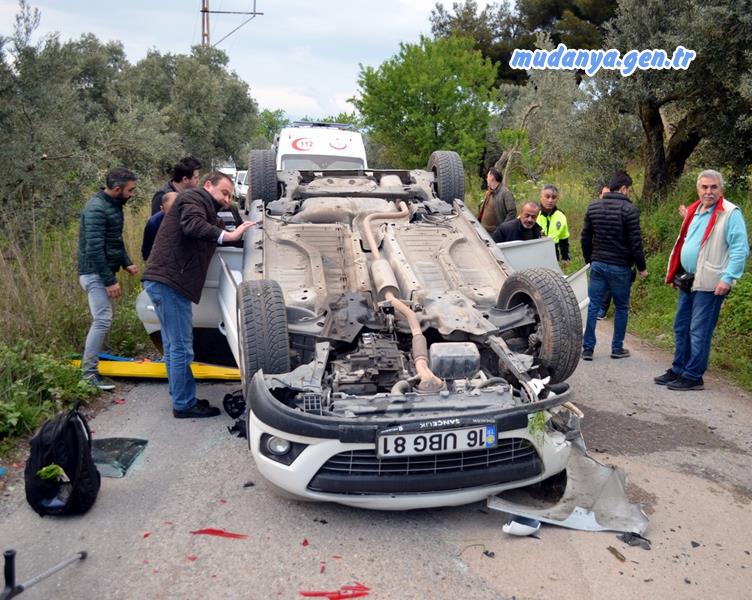 Mudanya Su Deposu mevkii Çepni yolu üzerinde meydana gelen trafik kazasında biri ağır 3 kişi yaralandı.
