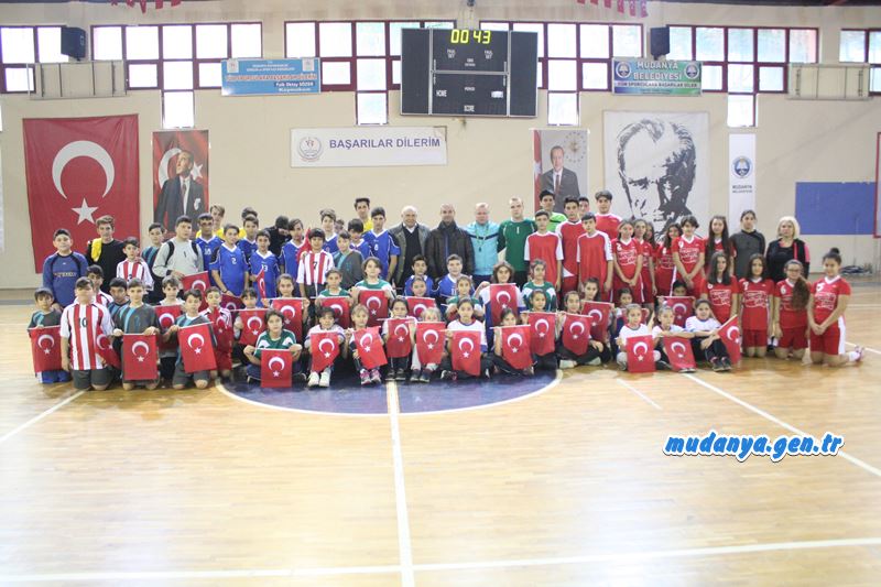 23-28 Haziran 2019 tarihleri arasında Alanya içesinde düzenlenen 25.Ramazan Demirci Açık Alan Hentbol Turnuvasına katılan Mudanya Spor Erkek Hentbol takımı kendi yaş kategorilerin de yapmış olduğu müsabakalar sonucunda 6 Galibiyet, 1 yenilgi ile Turnuva 2. Olarak kupa madalya ve plaketle ödüllendirilmiştir. 