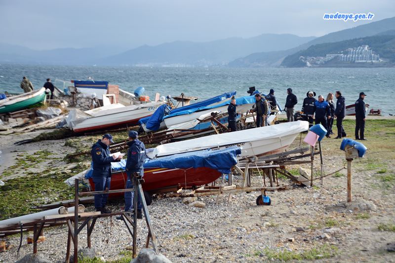 Mudanya Sahilinden Sahipsiz ve İzinsiz Tekneler Toplanıyor