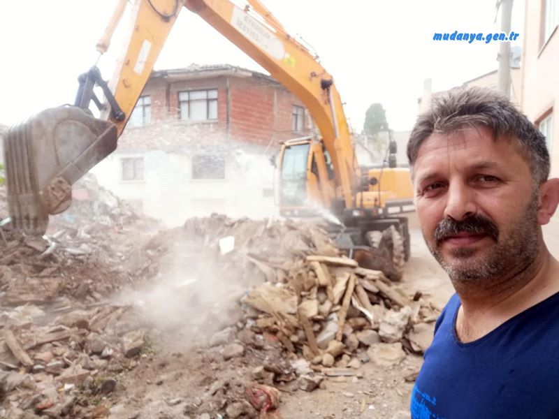 Şükrü Çavuşta Yıkımı Yapılan Binaların Molozları Kaldırıldı.