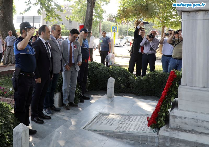 Mudanya’nın İngilizler tarafından işgali sırasında 25 Haziran 1920 tarihinde ilk kurşunu atarak bağımsızlığa giden yolu açan Kahraman Şükrü Çavuş ve silah arkadaşları, şehit edilişlerinin 99. yılında İskele Meydanı’nda düzenlenen törenle anıldı. 